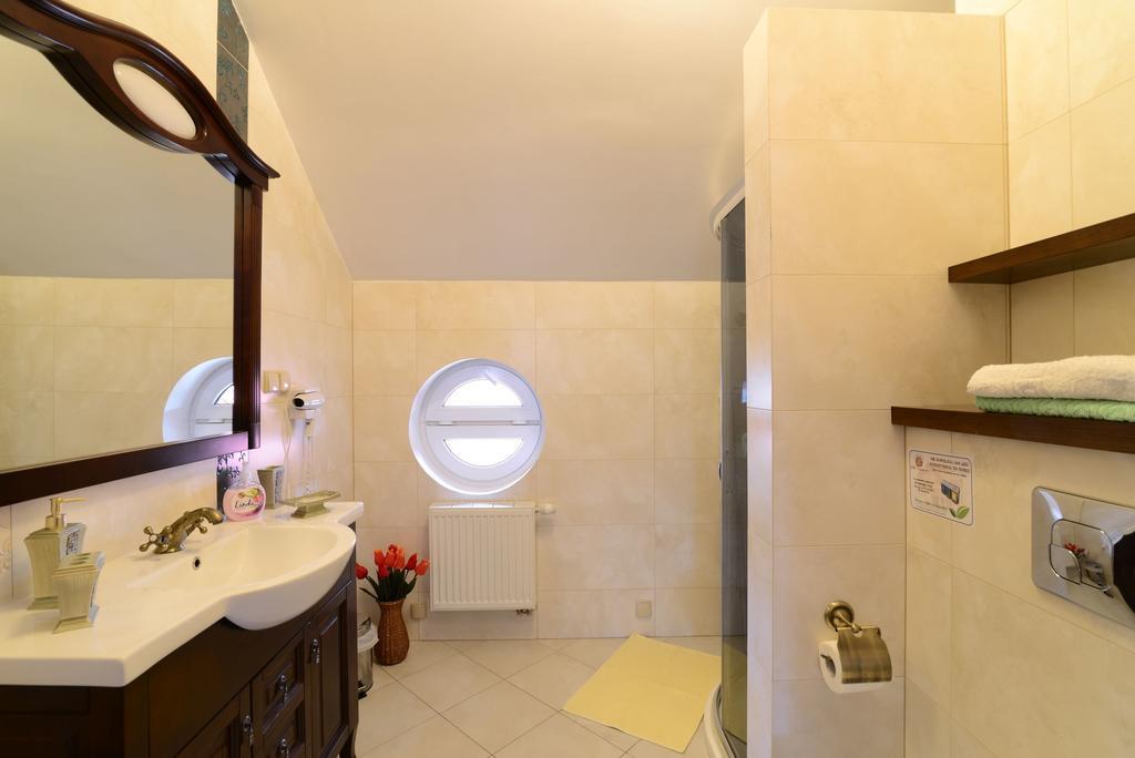 Tropikana Homestay Leba