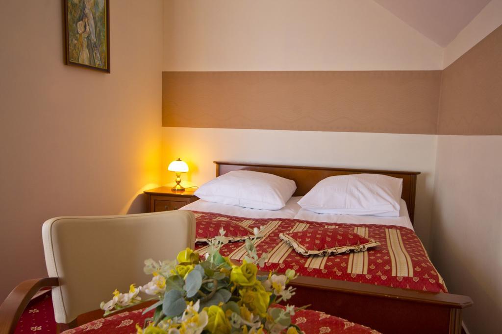 Tropikana Homestay Leba